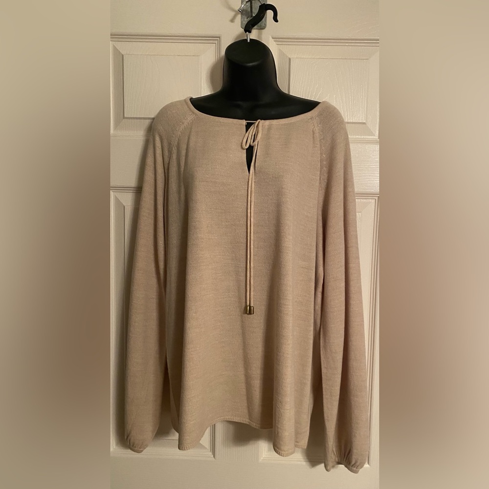 Evie Woman Brand light knit/sweater top, beige with key hole tie front
